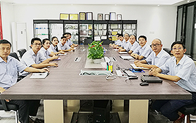 研發(fā)團(tuán)隊(duì)會議交流